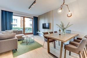 Deluxe Apartment, 2 Bedrooms, Balcony (2) | Private kitchen | Full-size fridge, stovetop, dishwasher, coffee/tea maker - GRANO APARTMENTS Gdańsk Motława SPA & Wellness (Gdansk)