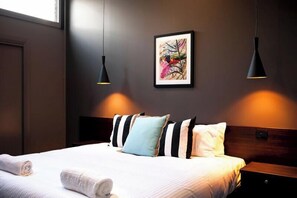 Minibar, bureau, fer et planche à repasser, Wi-Fi gratuit