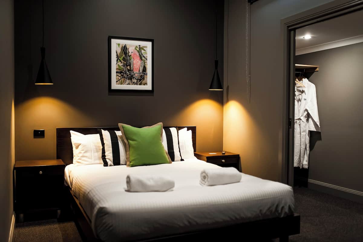 Minibar, desk, iron/ironing board, free WiFi