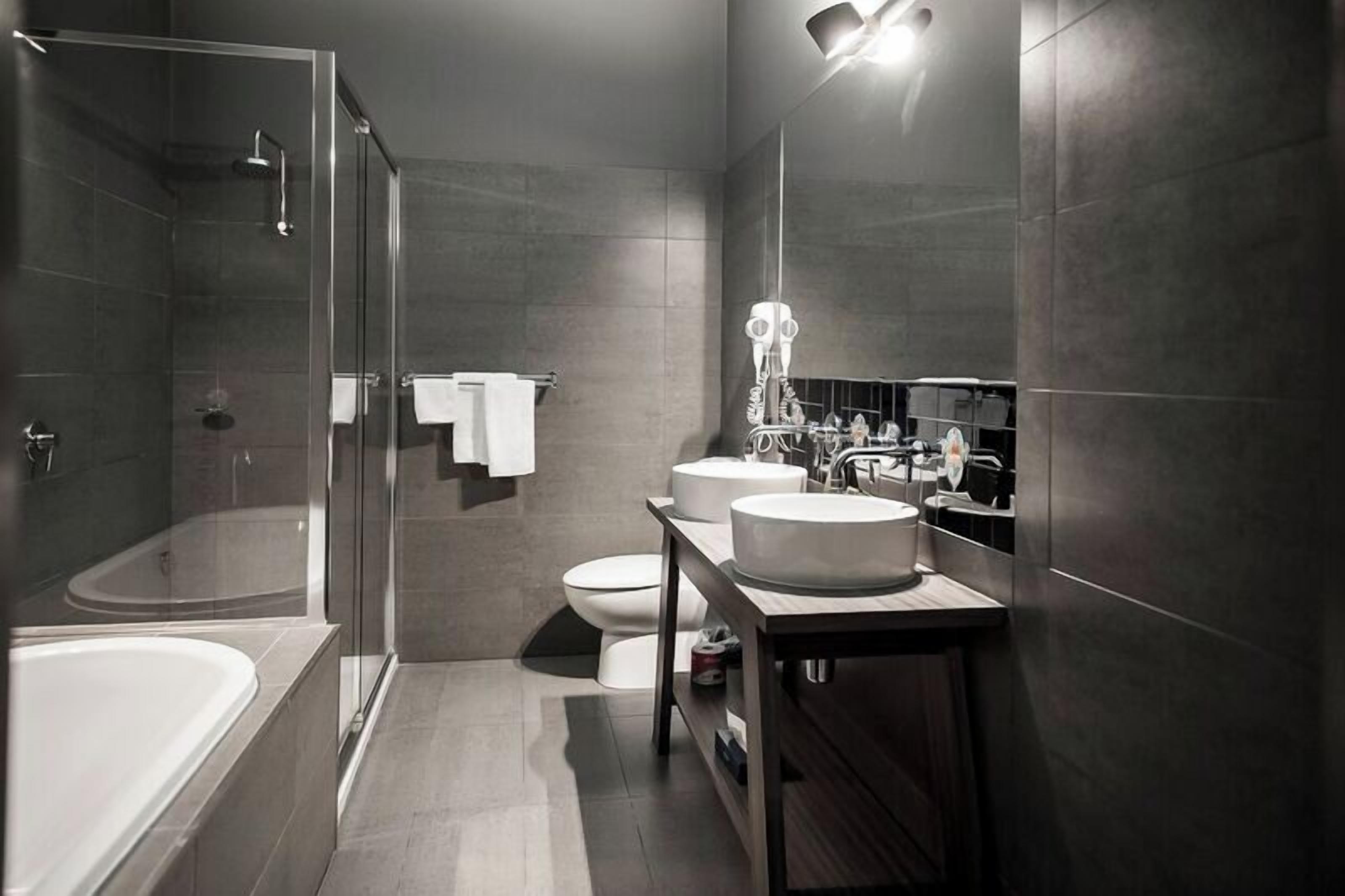 Studio Room With Bath | Bathroom | Free toiletries, hair dryer, towels, soap