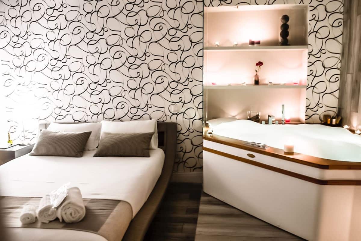 Comfort Suite, 2 Bedrooms, Jetted Tub