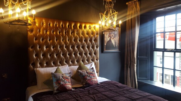 Habitación doble superior, 1 cama King size | Decoración personalizada y muebles diferentes 