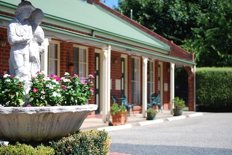 Extérieur. The Elms Motor Inn