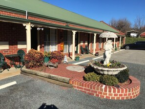 Exterior - The Elms Motor Inn (Tumut)