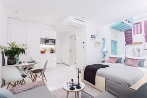 Studio, Kitchenette | Desk, laptop workspace, soundproofing, iron/ironing board