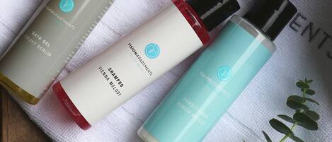 Three bottles of skincare products on a white towel with the text "VISIONNADAPTENTS".
