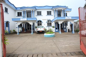 Fachada da propriedade