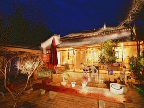 Façade de l’hébergement - soirée/nuit