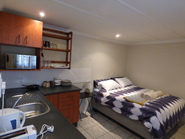 Family Apartment | Premium bedding, iron/ironing board, free WiFi