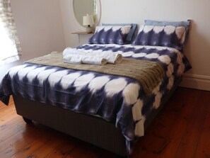 Deluxe Room, 1 Queen Bed | Premium bedding, iron/ironing board, free WiFi - Daisy Lodge (Durban)