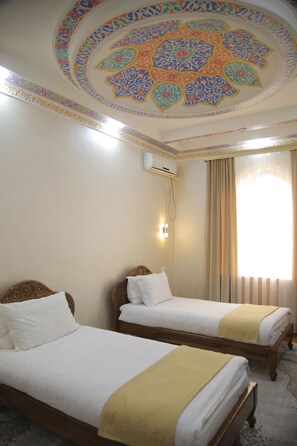 Standard Twin Room, Bathtub | Individually decorated, free WiFi