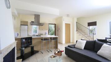 Villa, 2 Bedrooms, Private Pool | Living area