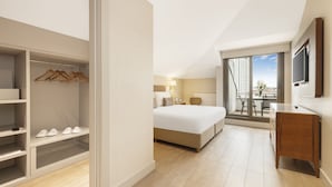A modern hotel room with a bed, a desk, and a wardrobe. - Tzl Suites (Istanbul)