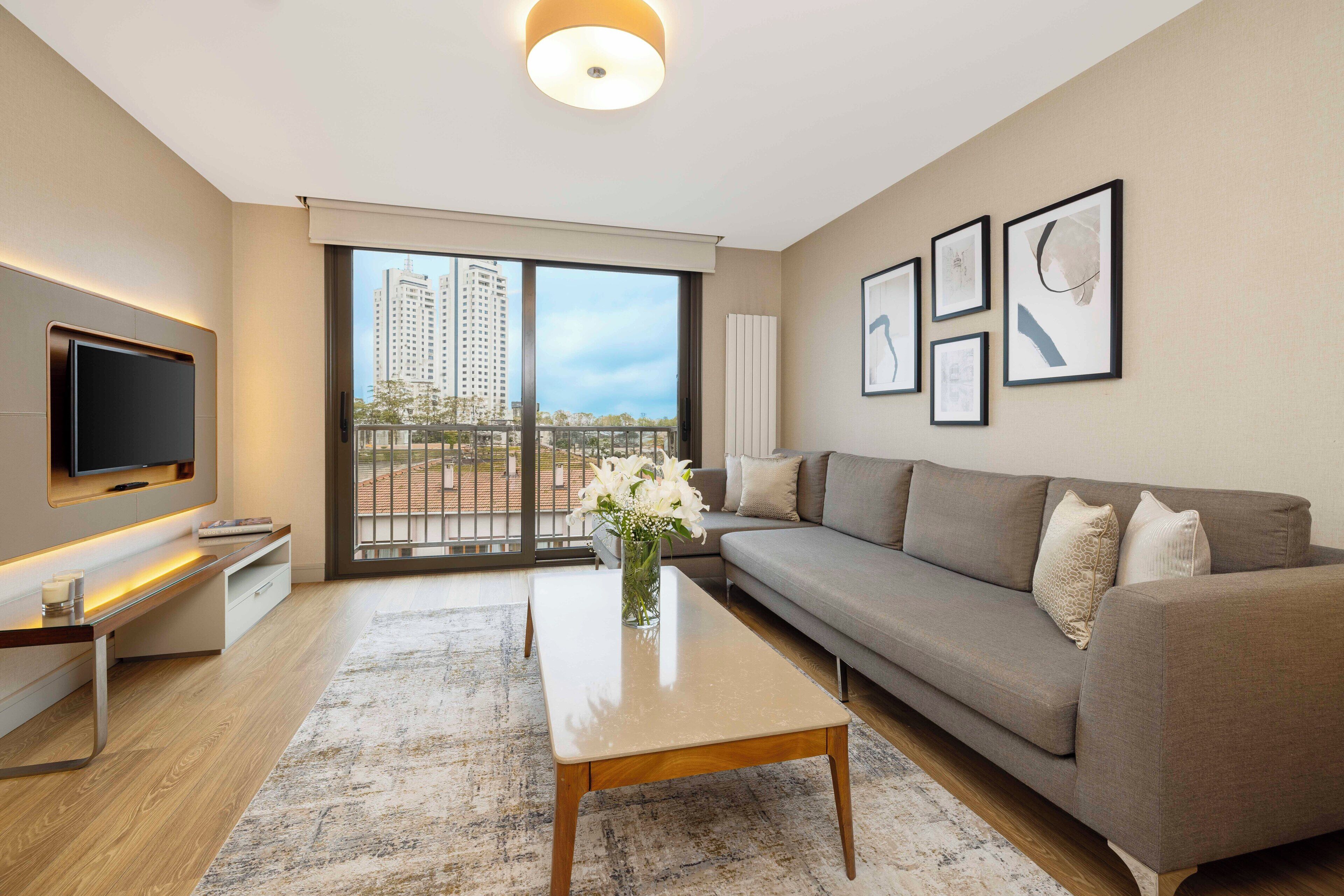 40-inch Smart TV with satellite channels, TV, MP3 dock