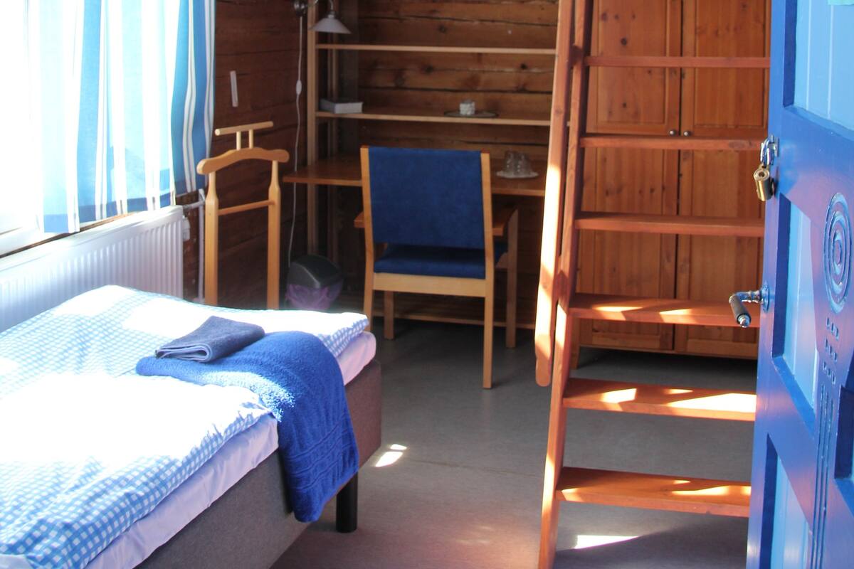 Double Room, Shared Bathroom (Loft Bed, Asemapaallikon kammari) | Desk, free cots/infant beds, rollaway beds, free WiFi