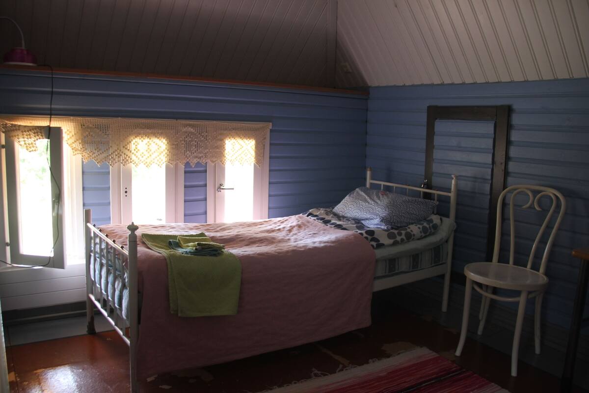 Double Room, Shared Bathroom (Vennyn kammari) | Desk, free cots/infant beds, rollaway beds, free WiFi
