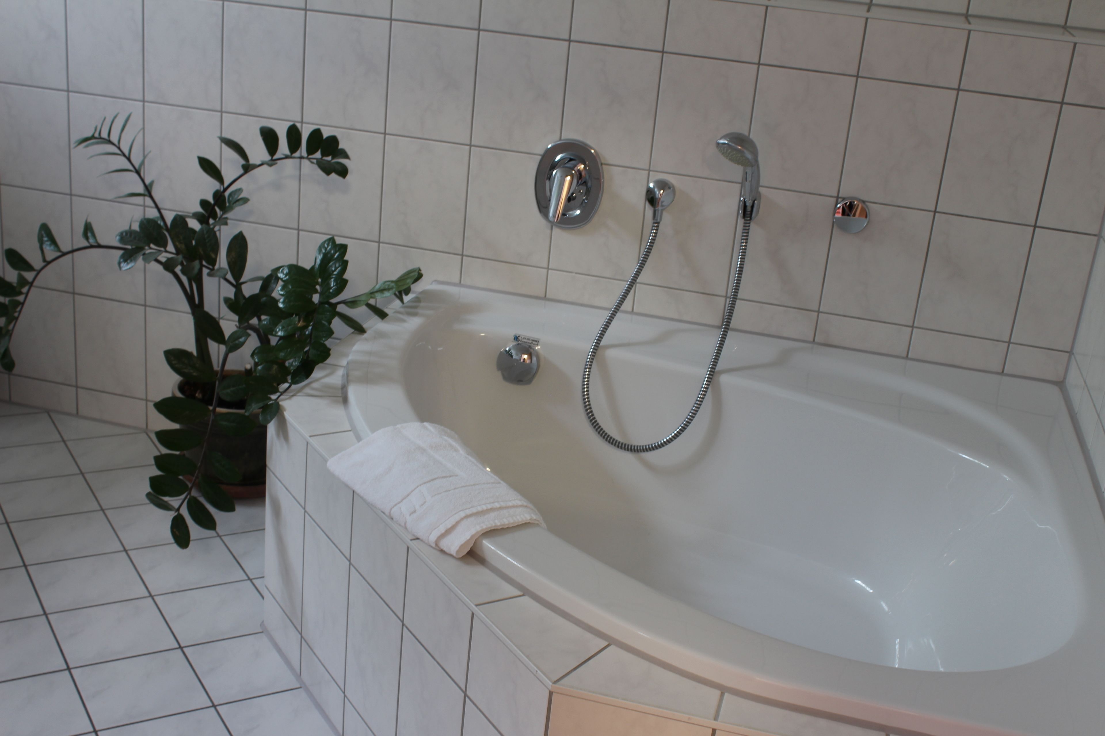 deep-soaking bathtub