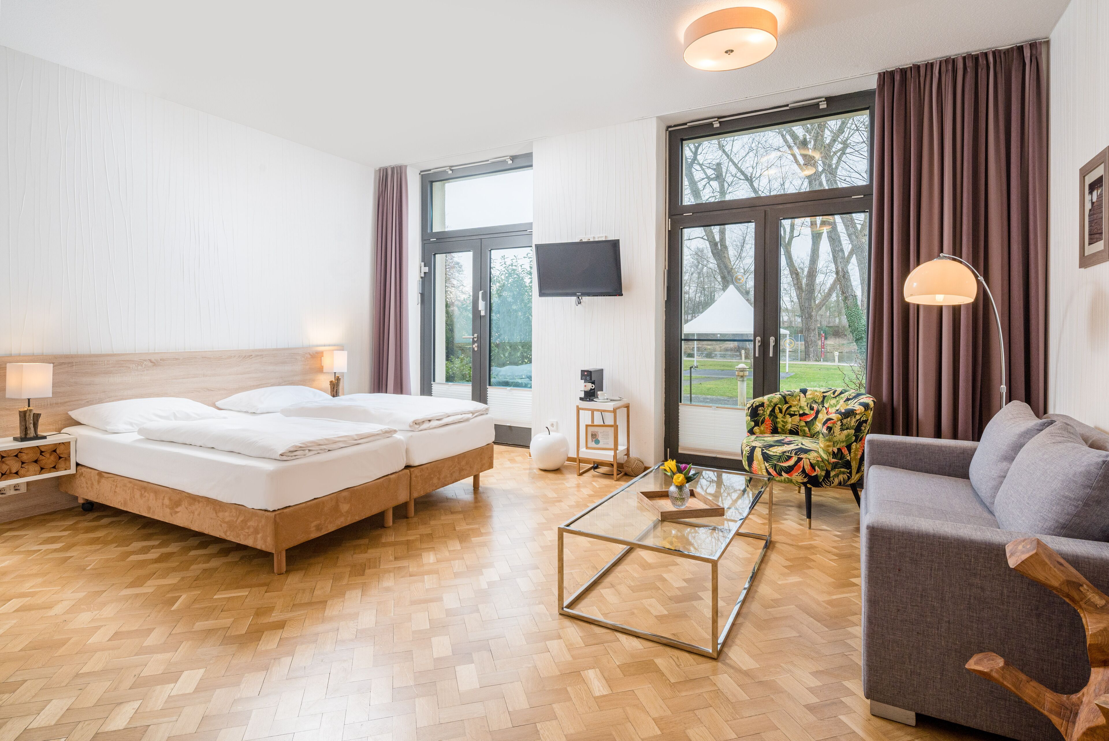 Comfort Double Room, 1 King Bed, Accessible | In-room safe, desk, soundproofing, iron/ironing board