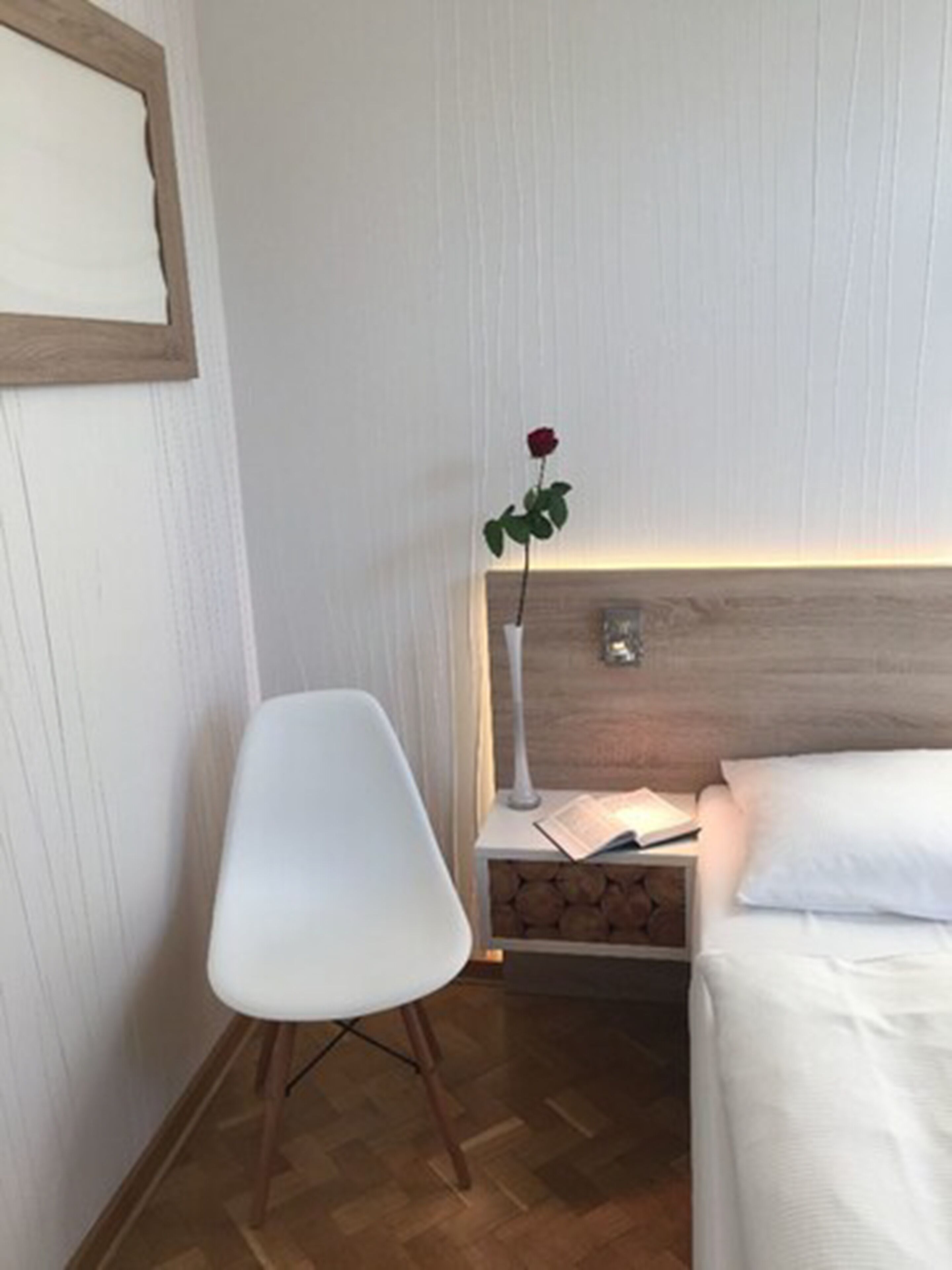 double room, 1 king bed | 1 bedroom, in-room safe, desk, soundproofing