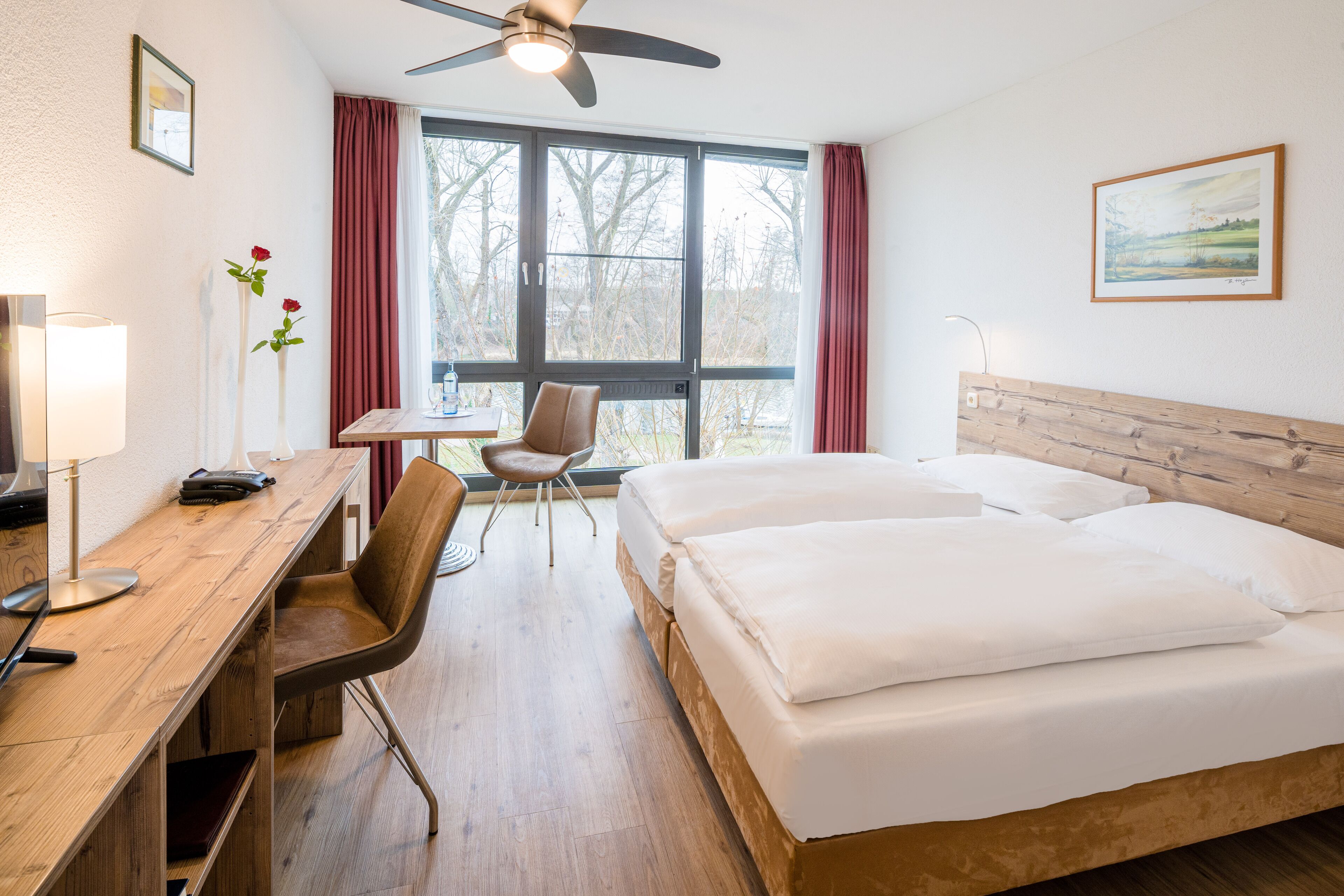 standard double room, 1 king bed, river view (doppelzimmer mit flussblick) | 1 bedroom, in-room safe, desk, soundproofing