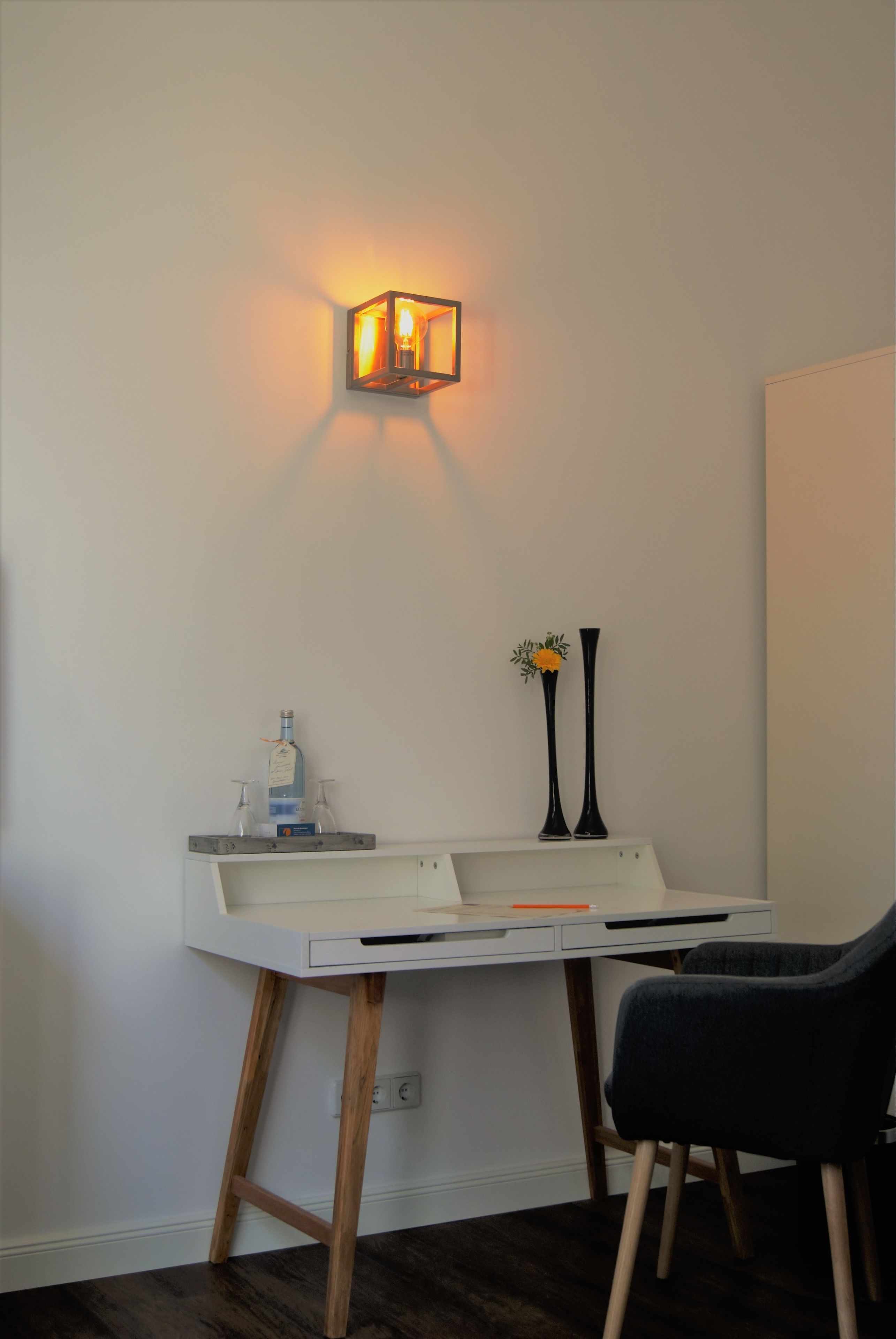 double room, 1 king bed | 1 bedroom, in-room safe, desk, soundproofing