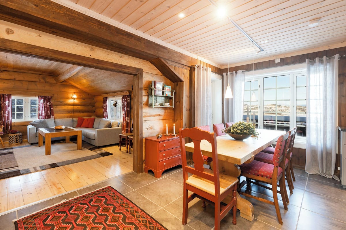 Vierli Sæter - Cabin 12 pers - Location Vierli | บริเวณนั่งเล่น | ทีวีจอแบน 24 นิ้ว พร้อมช่องเคเบิล, ทีวี