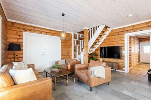 Cabin, 4 Bedrooms, Sauna, Mountain View, Location Vierli