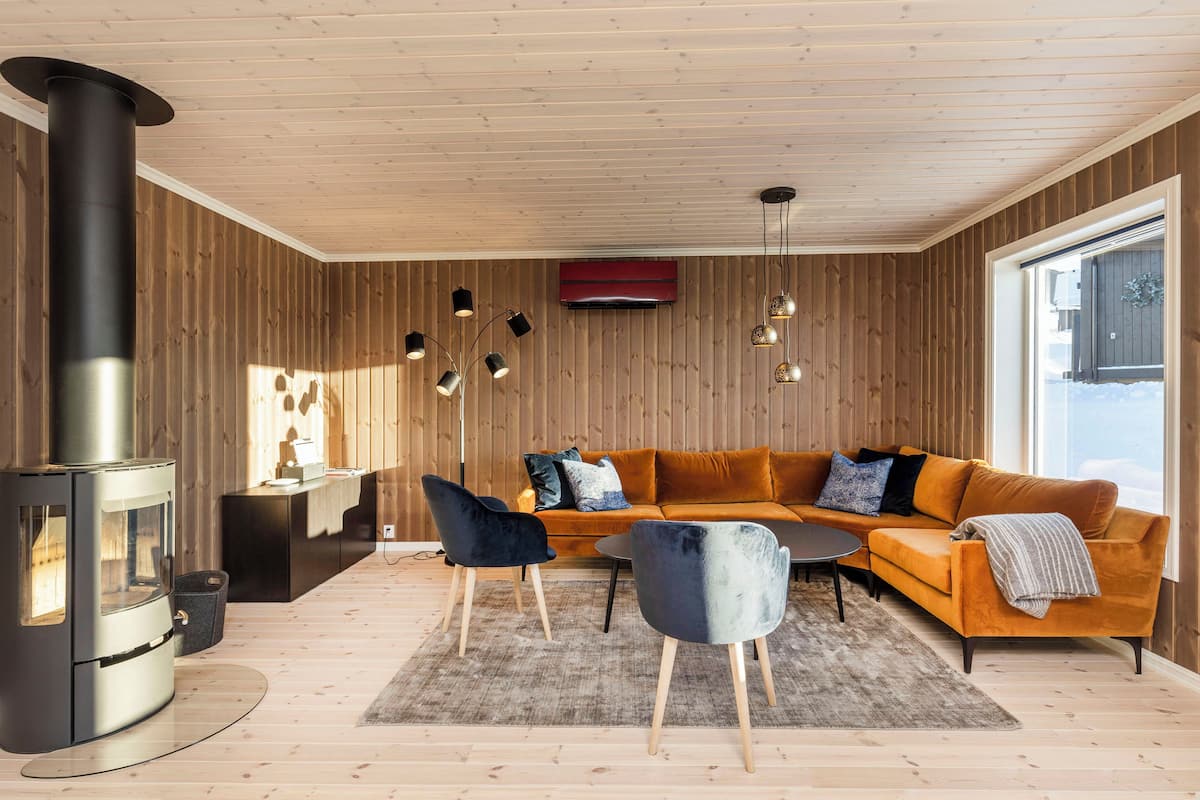 Cabin, 4 Bedrooms, Mountain View, Location Holtardalen | Coin séjour | Télévision à écran plat de 24 pouces avec chaßnes par cùble, télévision