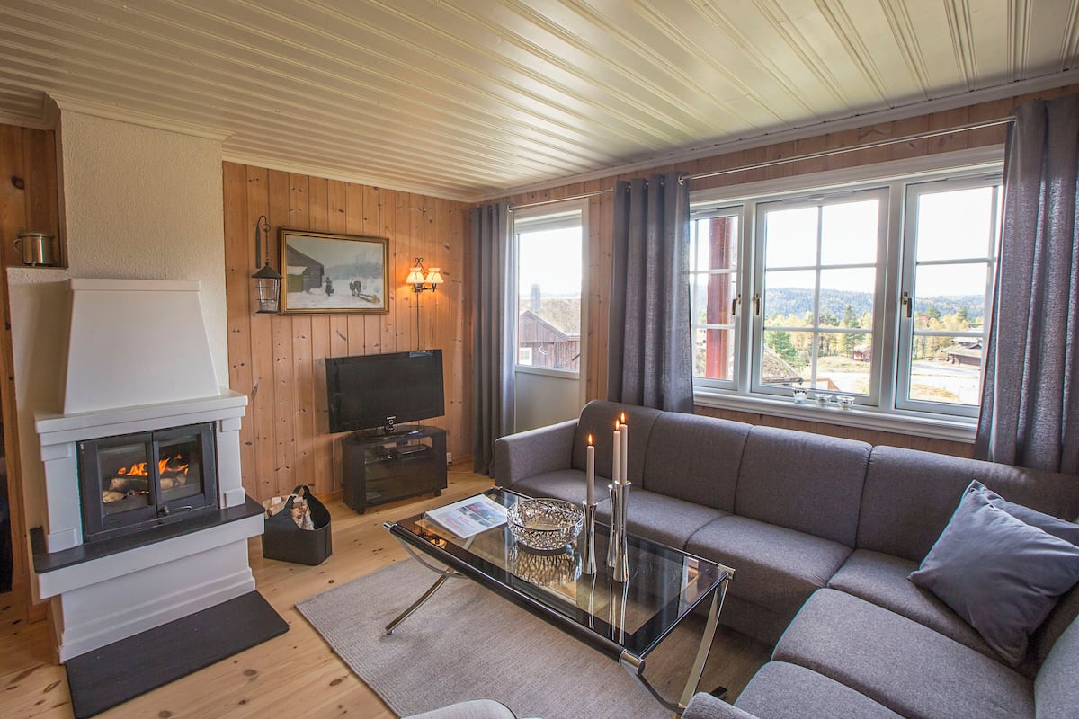 Apartment, 2 bedrooms, Sauna, Slope side, Location Tiur | Living area | 24-inch flat-screen TV with cable channels, TV, fireplace