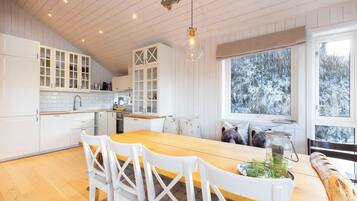 Vesle Holtar 29 - Cabin 6 pers - Location Holtardalen | Eget kjøkken | Ovn, kokeplater, oppvaskmaskin og kaffetrakter/tekoker