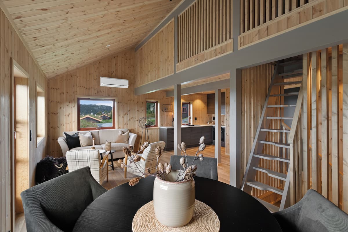 Deluxe Apartment, 3 soverom, Sauna, Location Vierli | Living area | 24-inch flat-screen TV with cable channels, TV, fireplace