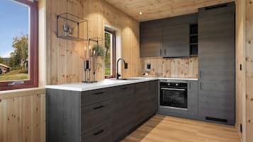 Deluxe Apartment, 3 soverom, Sauna, Location Vierli | Cocina privada | Refrigerador con congelador, horno, parrilla de estufa y lavavajillas