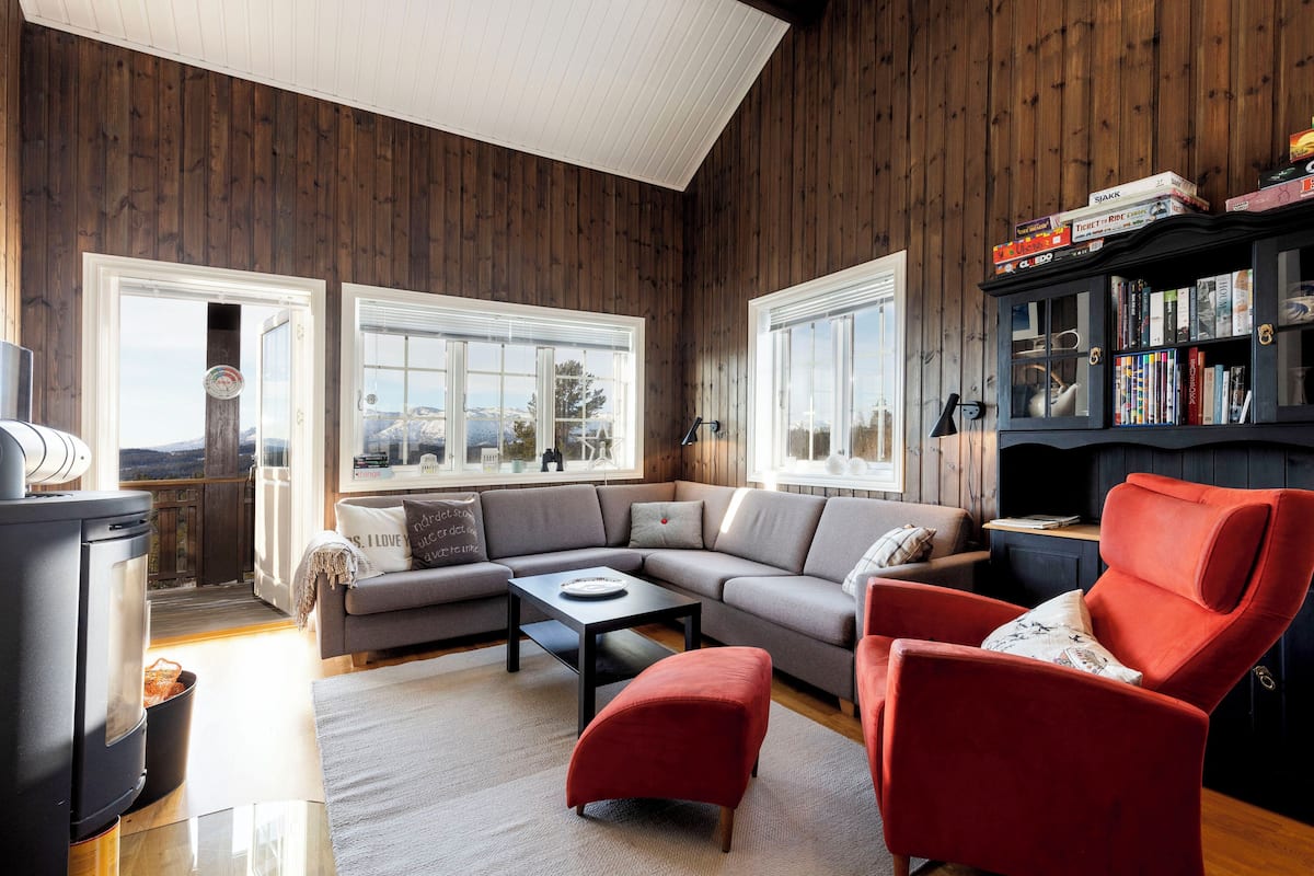 Appart'hÎtel, 3 chambres, animaux de compagnie interdits, cÎté piste de ski | Coin séjour | Télévision à écran plat de 24 pouces avec chaßnes par cùble, télévision