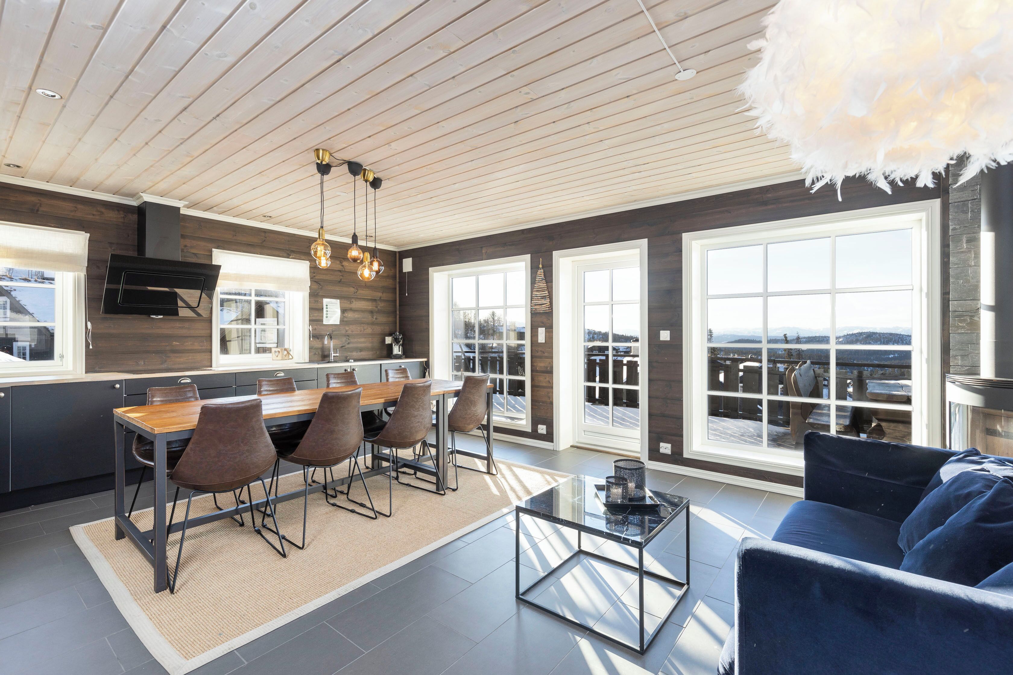 Cabane, 4 chambres, animaux de compagnie interdits, vue montagne | Coin séjour | Télévision à écran plat de 24 pouces avec chaînes par câble, télévision