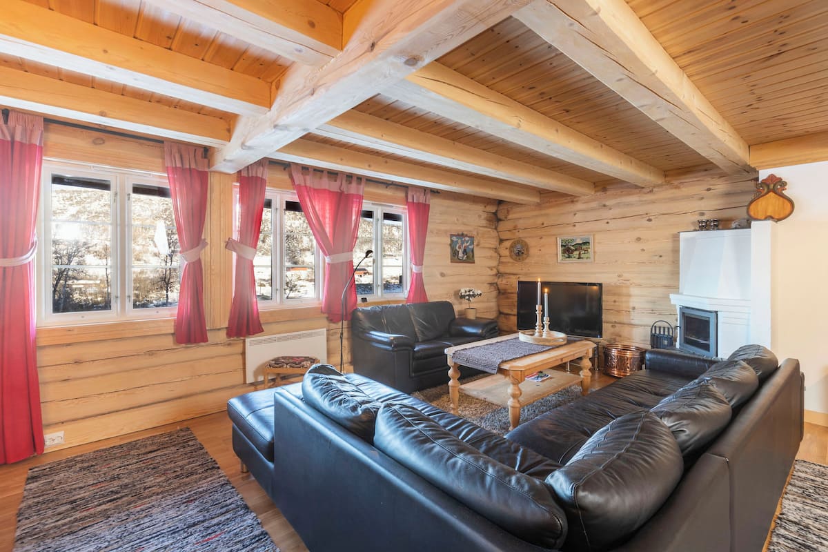 Bjørkelisvingen 6 - Apartment 5 pers - Location Heimvegli | บริเวณนั่งเล่น | ทีวีจอแบน 24 นิ้ว พร้อมช่องเคเบิล, ทีวี