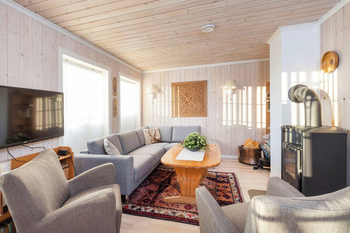 Akebakken 12 - Cabin 7 pers - Location Holtardalen | บริเวณนั่งเล่น | ทีวีจอแบน 24 นิ้ว พร้อมช่องเคเบิล, ทีวี