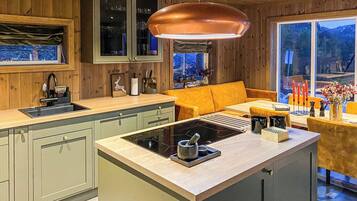 Nordsida 11 - Cabin 8 pers - Location Holtardalen | Eigene Küche | Ofen, Herdplatte, Geschirrspüler, Wasserkocher mit Kaffee-/Teezubehör