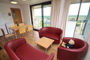 Apartment, 4 Bedrooms | Living area - Perth Youth Hostel (Perth)