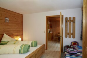 Appartement, 2 slaapkamers, balkon, uitzicht op bergen (Apt Roter Stein) | 2 slaapkamers, luxe beddengoed, gratis babybedden, beddengoed