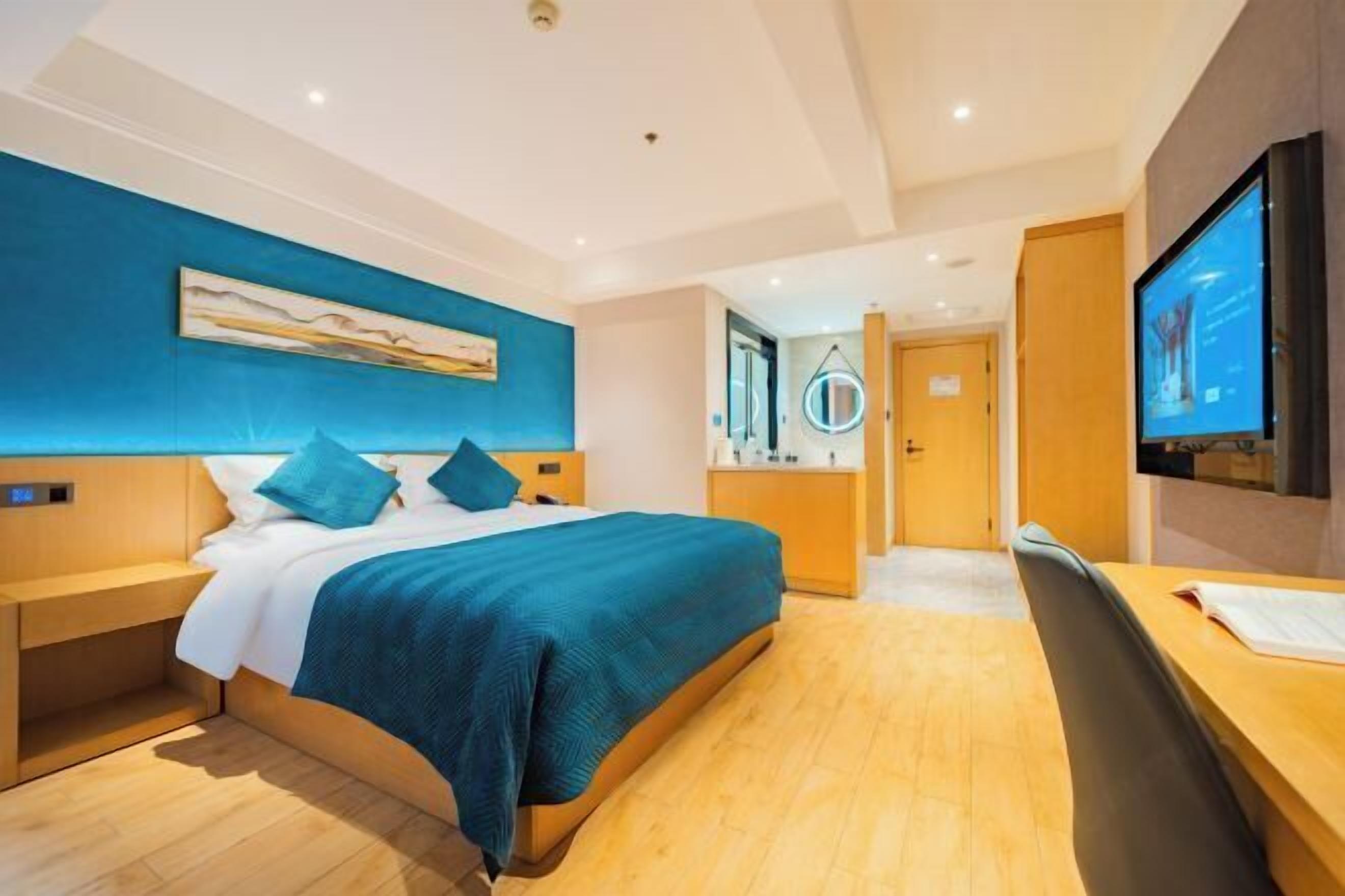 Minibar, desk, blackout curtains, rollaway beds