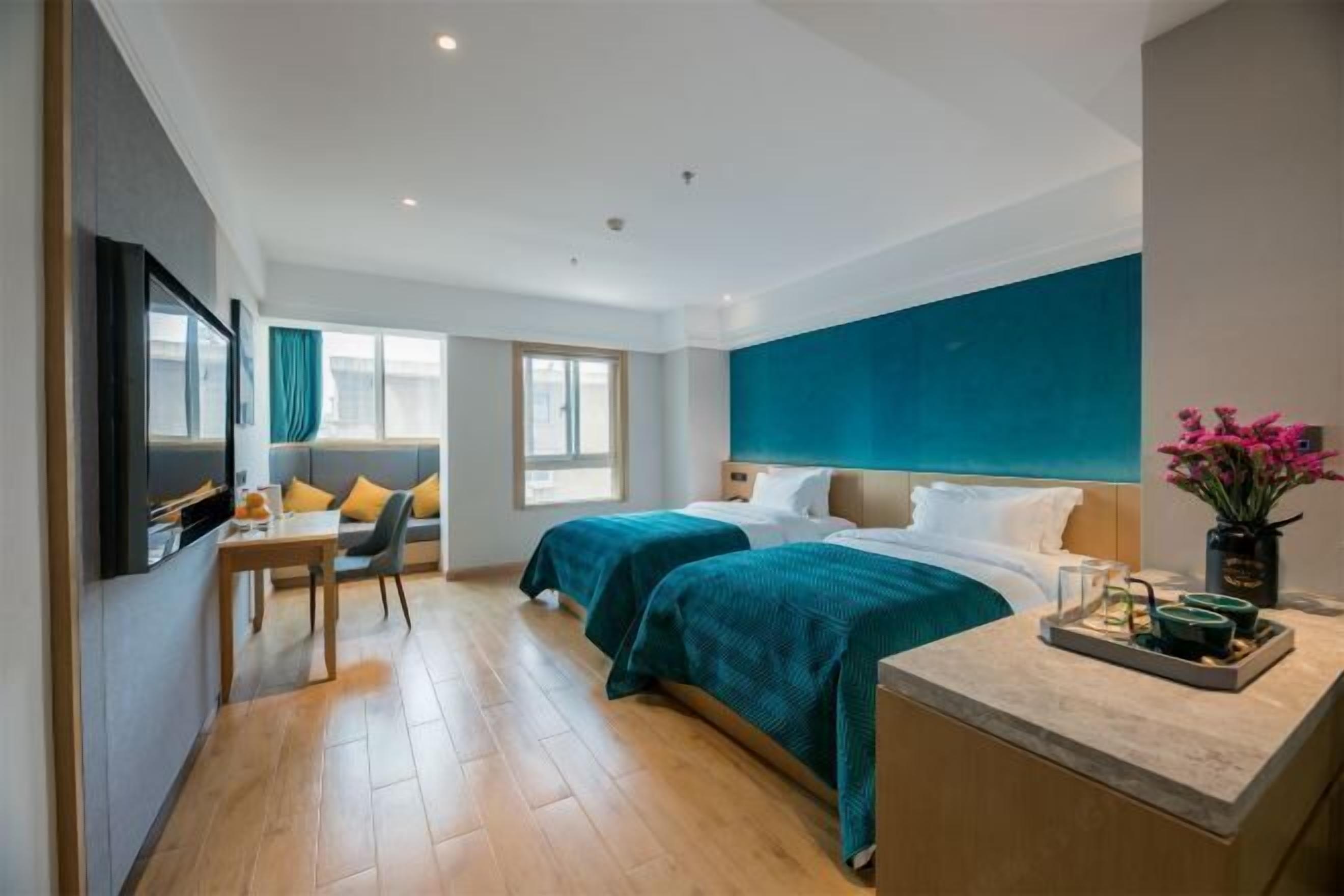 Minibar, skrivebord, blendingsgardiner og ekstrasenger (mot et tillegg)