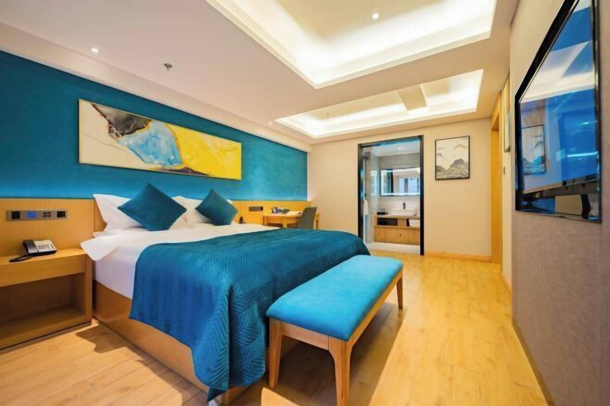 Minibar, desk, blackout curtains, rollaway beds