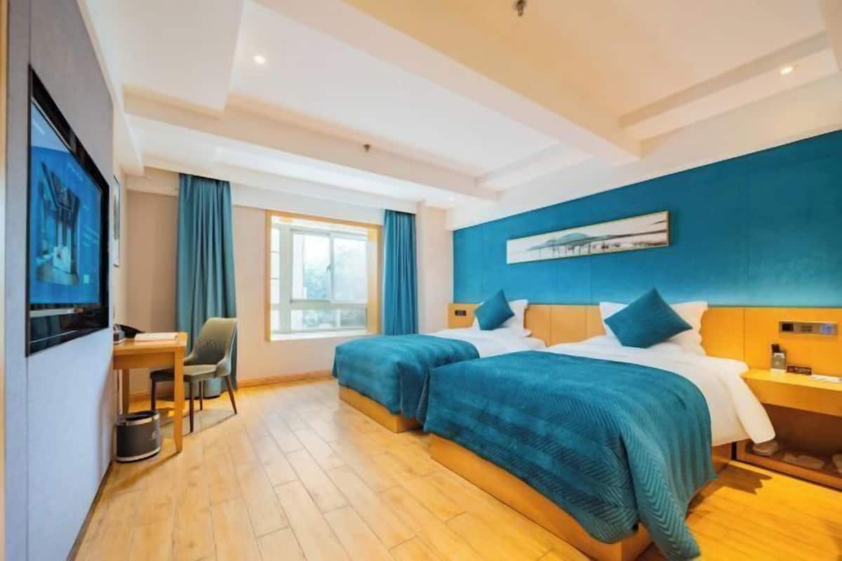 Minibar, desk, blackout curtains, rollaway beds