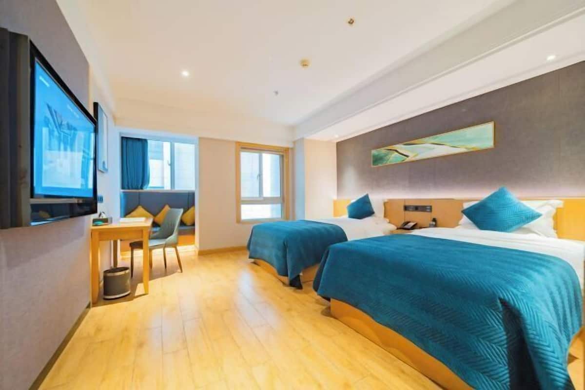 Minibar, desk, blackout curtains, rollaway beds