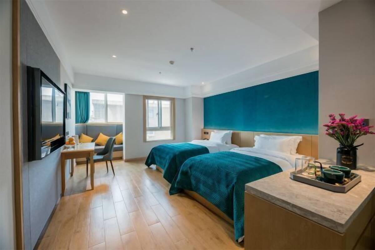 Minibar, desk, blackout drapes, rollaway beds