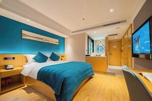 Minibar, desk, blackout drapes, rollaway beds - Katie Eastman Hotel (Xi'an)