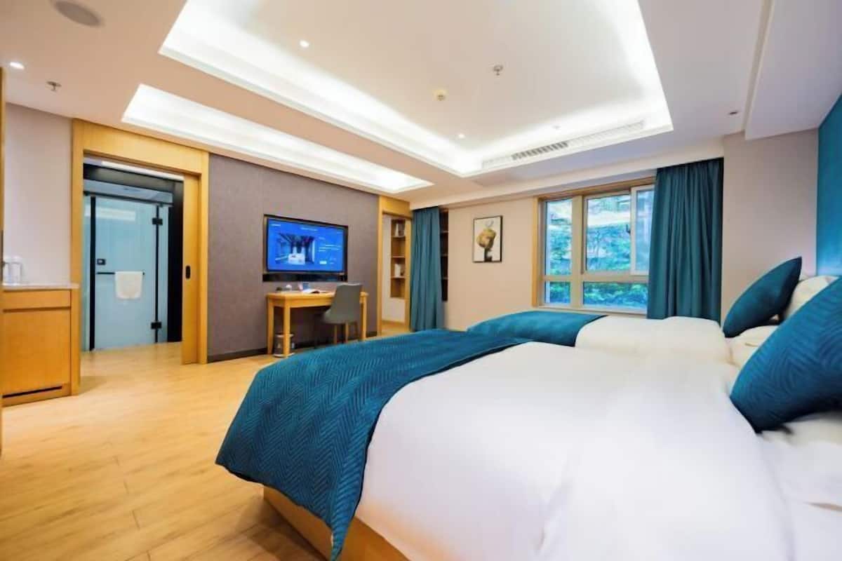 Minibar, desk, blackout drapes, rollaway beds