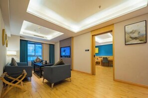 Minibar, desk, blackout curtains, rollaway beds - Katie Eastman Hotel (Xi'an)