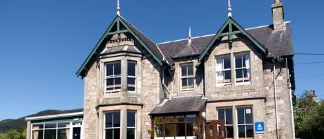 Fachada de la propiedad