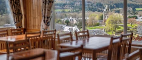 تناول الطعام داخل الغرفة